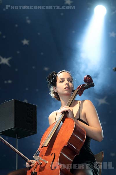 ASAF AVIDAN AND THE MOJOS - 2011-06-26 - PARIS - Hippodrome de Longchamp - 